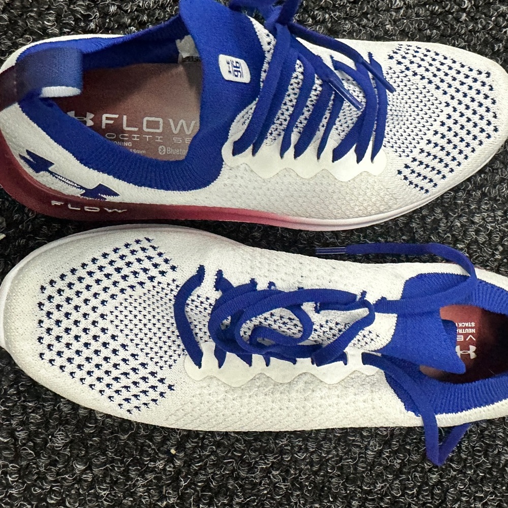 Size 1 Under Armour Women’s Flow Velociti SE DS new , no box , no tag